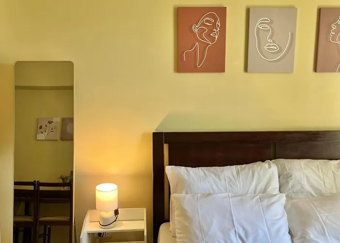 Airbnb Hotel *