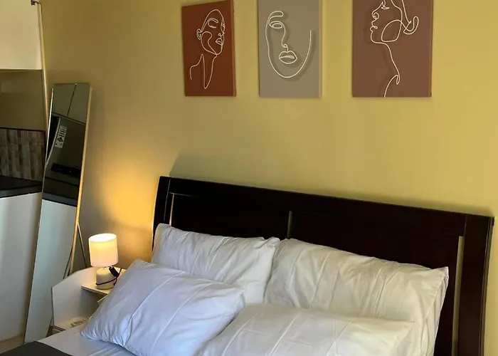 Airbnb Hotel *